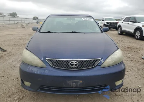 2005 Toyota Camry Le z USA, uszkodzony, nr VIN 4T1BE32K95U010533